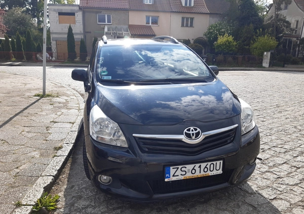 Toyota Verso cena 17900 przebieg: 296000, rok produkcji 2010 z Szczecin małe 79